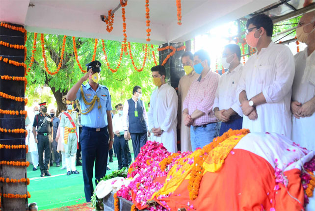 Last Salute by ADC of Governor Lal ji Tondon
